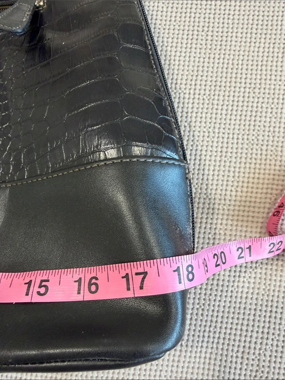 Black Croc-Embossed Tote Bag - Sleek Everyday Carry